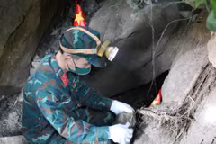 Tìm kiếm hài cốt liệt sĩ tại điểm cao 685, xã Thanh Thủy, tỉnh Tuyên Quang. (Ảnh: KHÁNH TOÀN)