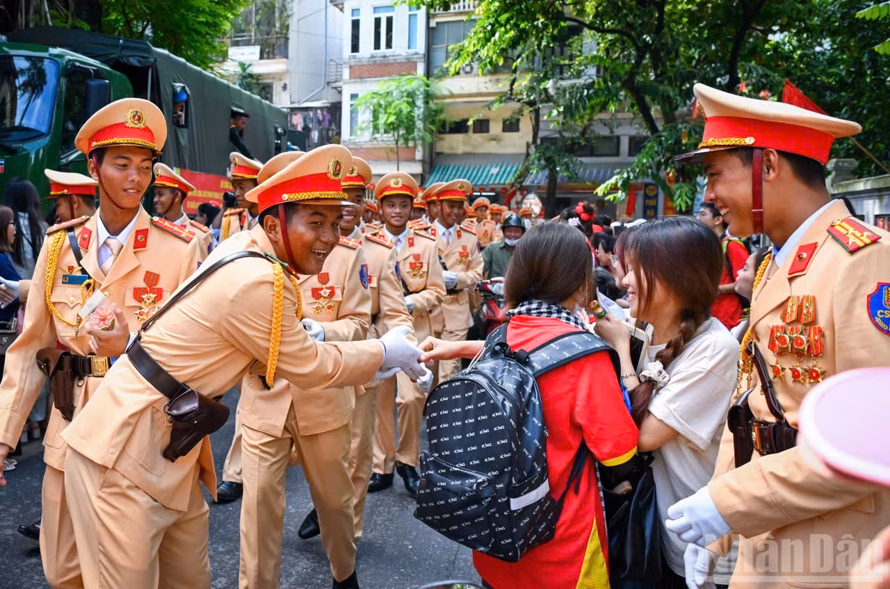 ndo_br_ngocha-chiatay9.jpg