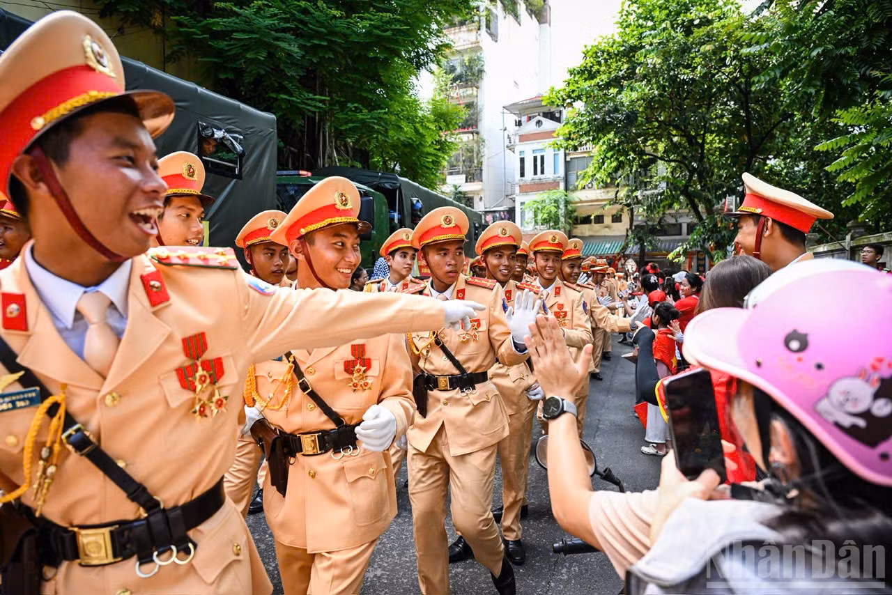 ndo_br_ngocha-chiatay10.jpg