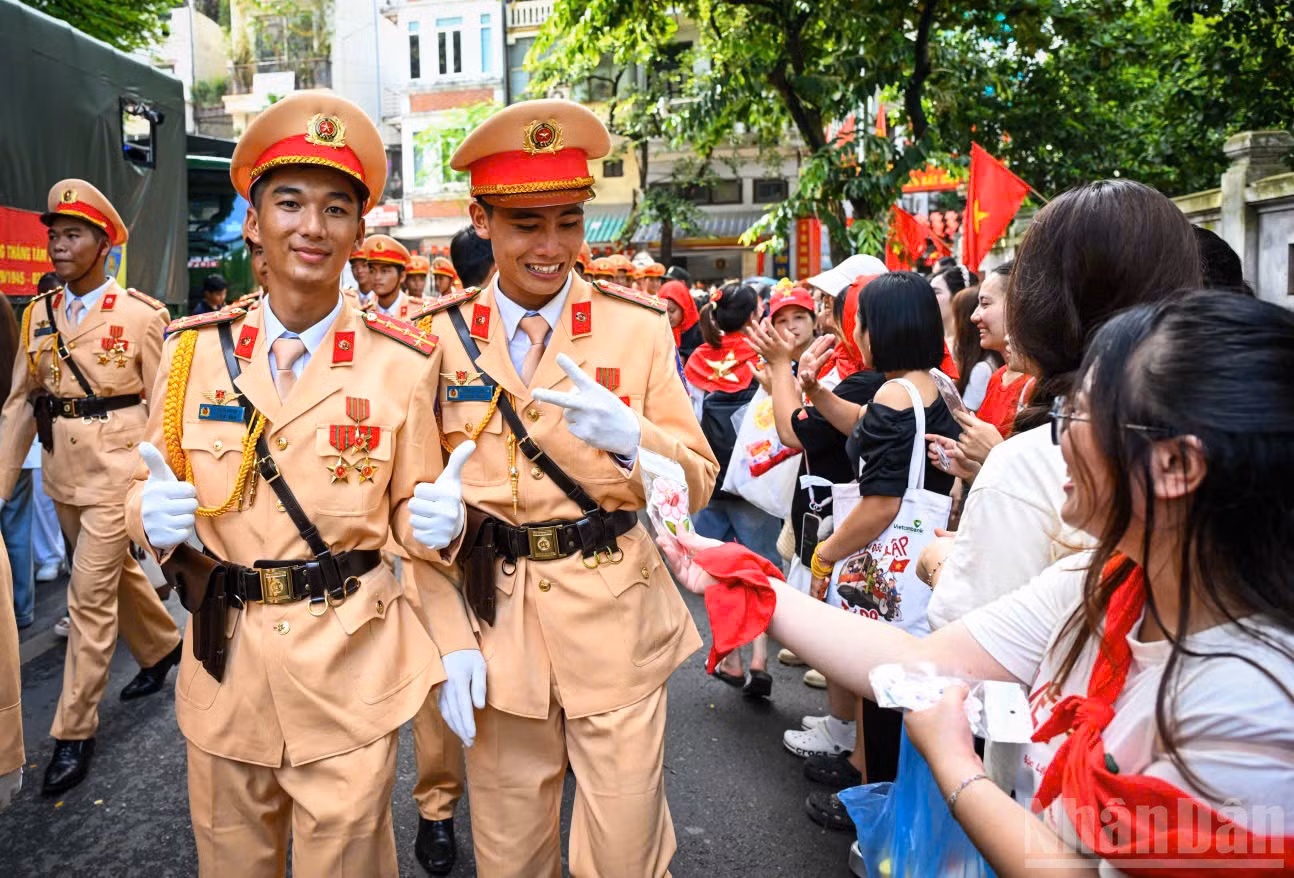 ndo_br_ngocha-chiatay6.jpg