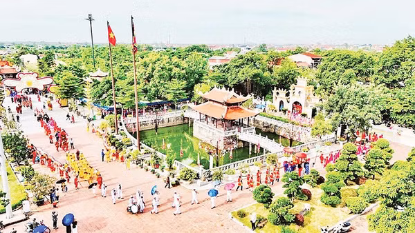 Đoàn rước kiệu Thánh tại khai mạc lễ hội đền Lảnh Giang năm 2026.