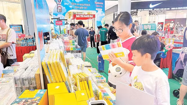Sách vở chủ yếu được sản xuất trong nước, phù hợp với thu nhập của các gia đình.