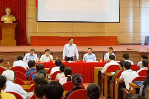 Phó Bí thư Thành ủy Hà Nội phát biểu tại buổi đối thoại. (Ảnh: NGUYỄN NHUỆ) 