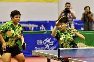 Cặp đôi Mai Hoàng Mỹ Trang- Nguyễn Bạch Thanh Thư giành thắng lợi dễ dàng 3-0 để giành chức vô địch đôi nữ. (ẢNH: DUY LINH)