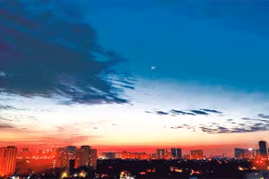 Khung cảnh chụp sao Kim vào khoảng 3 giờ sáng ở Hà Nội.