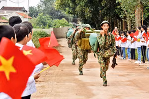 Các chiến sĩ Sư đoàn 3 diễn tập hành quân chiến đấu. Ảnh | Trần Hải