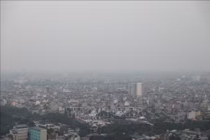 Ô nhiễm không khí tại Hà Nội thường tăng lên trong tháng 9. Ảnh: TTXVN.