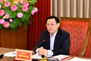Đồng chí Vương Đình Huệ, Uỷ viên Bộ Chính trị, Bí thư Thành uỷ phát biểu ý kiến tại buổi làm việc.