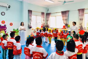 Nhiều trẻ em trường tư thục là con công nhân các khu công nghiệp.