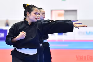 Vượt qua đối thủ Brunei trong trận thi đấu chung kết cuối cùng của nội dung biểu diễn, đội tuyển Pencak Silat Việt Nam đã có được tấm huy chương Vàng đầu tiên tại SEA Games năm nay.
