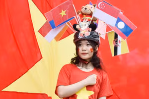 Một ASIAN đoàn kết thể hiện qua phong cách cổ vũ. 