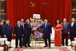 Đồng chí Vương Đình Huệ tiếp Đoàn đại biểu Thường trực Ban Trị sự Tổng hội Hội thánh Tin lành Việt Nam (miền bắc).