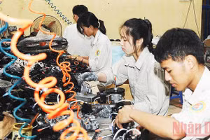 Kinh tế Việt Nam năm 2021 có nhiều tín hiệu tích cực. Ảnh: SONG ANH