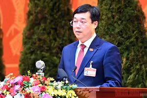 Đồng chí Lê Quốc Phong, Ủy viên Trung ương Đảng khóa XIII, Bí thư Tỉnh ủy Đồng Tháp trình bày tham luận tại Đại hội.