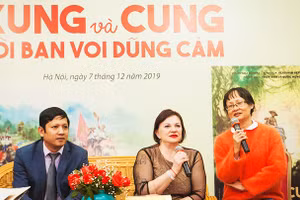 TS Hùng trong cuộc ra mắt sách Xung và Cung tại Hà Nội năm 2019.
