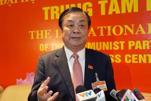 Đồng chí Lê Minh Hoan, Ủy viên TƯ Đảng, Thứ trưởng Nông nghiệp và Phát triển Nông thôn trả lời phỏng vấn báo chí sáng 29-1. Ảnh: VIỆT ANH.