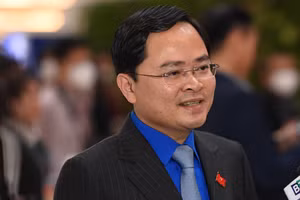 Đồng chí Nguyễn Anh Tuấn, Bí thư thứ nhất T.Ư Đoàn trả lời phỏng vấn báo chí.