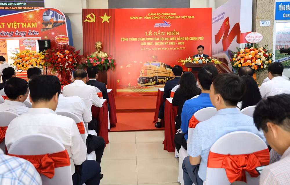 Lễ gắn biển Công trình chào mừng Đại hội đại biểu Đảng bộ Chính phủ lần thứ I, nhiệm kỳ 2025 – 2030. 