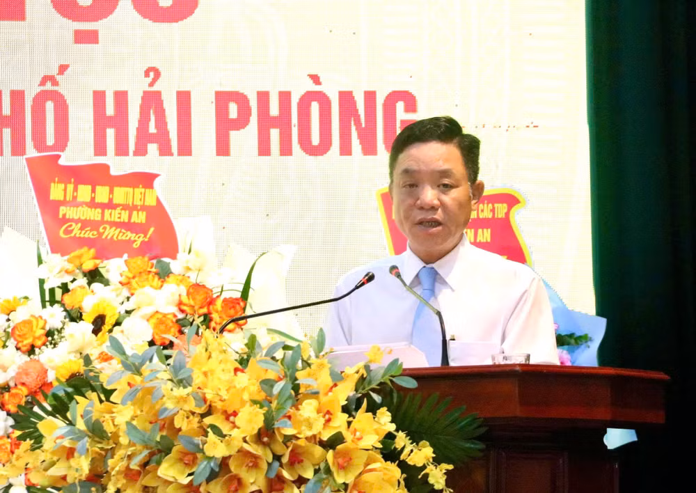 bi-thu-dang-uy-chu-tich-hdnd-phuong-kien-an-tran-quang-tuan-phat-bieu-tai-ngay-hoi.jpg