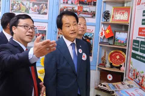 Đoàn đại biểu Hội Chữ thập đỏ thành phố Incheon (Hàn Quốc) thăm Hội Chữ thập đỏ Thành phố Hồ Chí Minh. (Ảnh: NG.THANH)