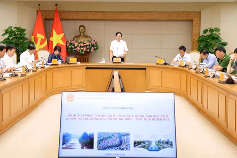 Phó Thủ tướng Hồ Quốc Dũng chủ trì cuộc họp về kế hoạch phục hồi các nguồn nước bị suy thoái, cạn kiệt và ô nhiễm các sông Bắc Hưng Hải, Nhuệ-Đáy, Ngũ Huyện Khê. (Ảnh: chinhphu.vn/Gia Huy)