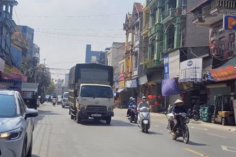 Một tuyến phố thương mại xã Thổ Tang. (Ảnh: HÀ HỒNG HÀ)