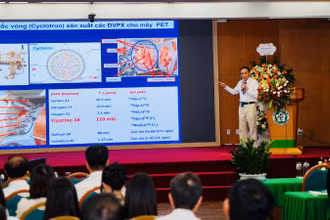 Các chuyên gia trao đổi về áp dụng kỹ thuật mới trong chẩn đoán, điều trị ung thư.