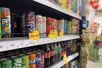 Đồ uống có đường bán tại một siêu thị ở Hà Nội.