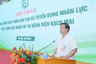 PGS, TS Đào Xuân Cơ, Giám đốc Bệnh viện Bạch Mai phát biểu tại hội thảo.