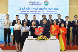 Lễ ký kết thỏa thuận hợp tác giữa Long Châu và Viện Kiểm nghiệm an toàn vệ sinh thực phẩm quốc gia.