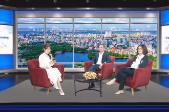 Các khách mời tham gia tọa đàm với chủ đề “Sàng lọc ung thư phổi - Từ câu chuyện người bệnh đến nhu cầu chính sách quốc gia”.