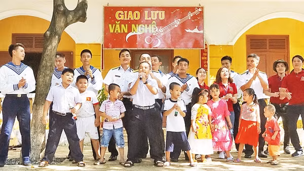 Niềm vui trên đảo Sinh Tồn.