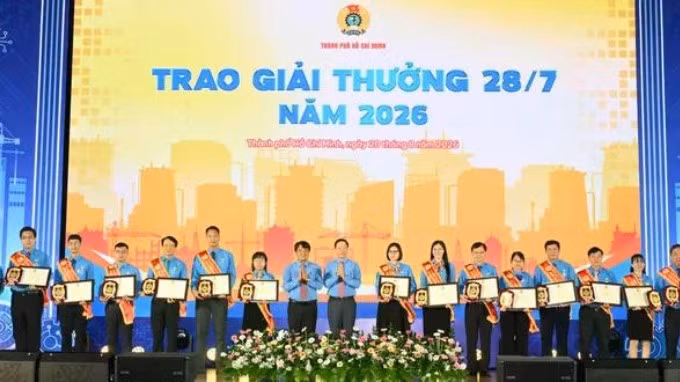 Các Chủ tịch Công đoàn cơ sở tiêu biểu vinh dự được trao Giải thưởng 28/7 năm 2026. (Ảnh: VIỆT DŨNG)