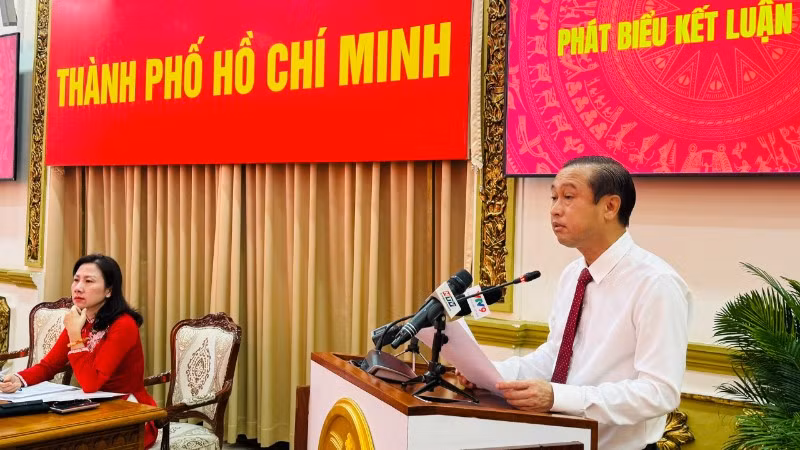 Phó Chủ tịch Hội đồng nhân dân Thành phố Hồ Chí Minh, Phó Ủy ban bầu cử Thành phố Hồ Chí Minh Huỳnh Thanh Nhân phát biểu kết luận tại hội nghị.