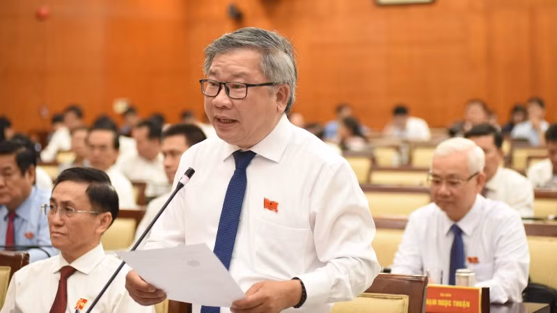 Đại biểu phát biểu tại kỳ họp.