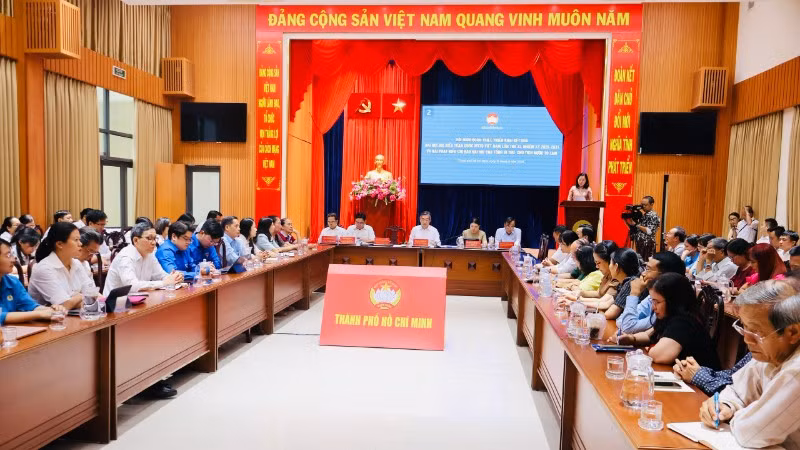 Các đại biểu dự trực tiếp tại điểm cầu chính.