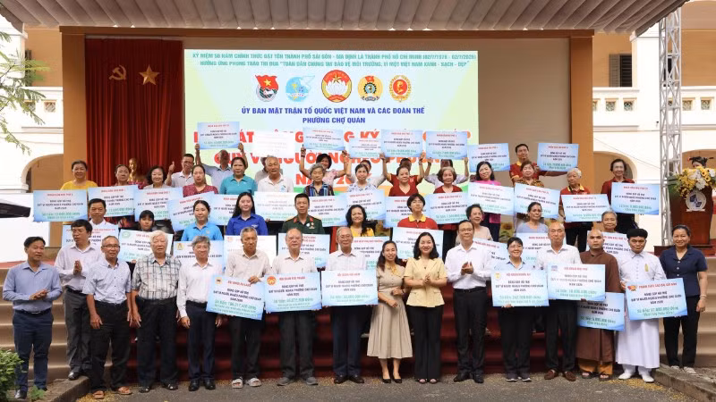 Các đơn vị đăng ký đóng góp quỹ Vì người nghèo của phường Chợ Quán.
