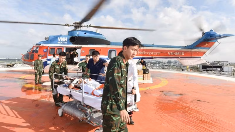 Hai bệnh nhân đã được đưa về Bệnh viện Quân y 175 an toàn bằng trực thăng.