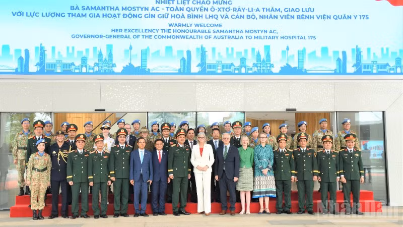 Toàn quyền Australia Sam Mostyn thăm Bệnh viện Quân y 175.
