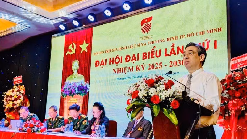 Phó Bí thư Thành ủy Thành phố Hồ Chí Minh Nguyễn Phước Lộc phát biểu tại đại hội.