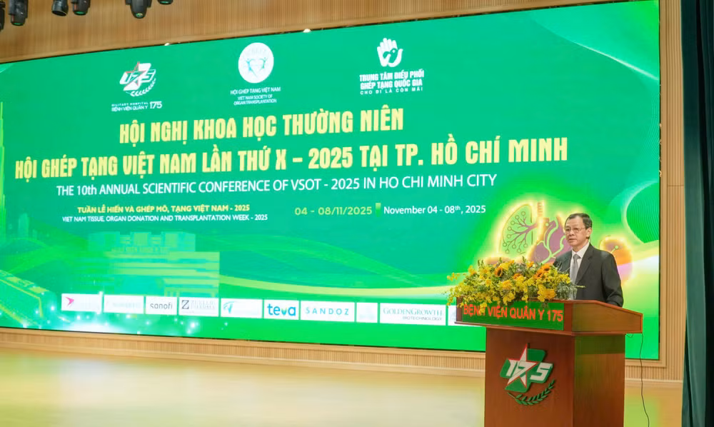 Phó Giáo sư, Tiến sĩ, bác sĩ Nguyễn Tri Thức, Thứ trưởng Y tế phát biểu tại hội nghị.