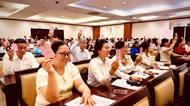 Các đại biểu đã biểu quyết thông qua số lượng người được giới thiệu ứng cử đại biểu Quốc hội khóa XVI nhiệm kỳ 2026-2031 tại Thành phố Hồ Chí Minh. (Ảnh: VƯƠNG LÊ)