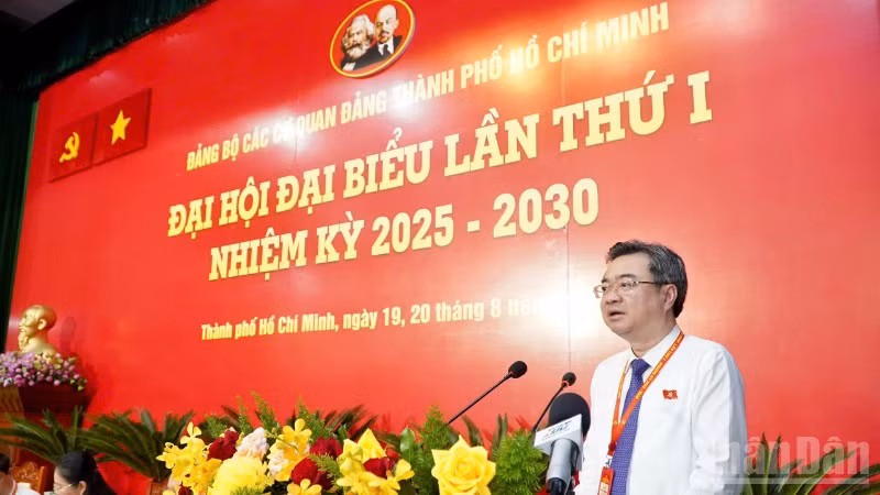 Đồng chí Nguyễn Thanh Nghị, Ủy viên Trung ương Đảng, Phó Bí thư Thường trực Thành ủy Thành phố Hồ Chí Minh phát biểu chỉ đạo tại đại hội. (Ảnh: Vương Lê)