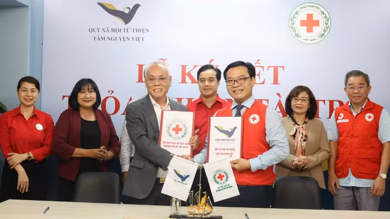 Hai bên ký kết thỏa thuận tài trợ. 
