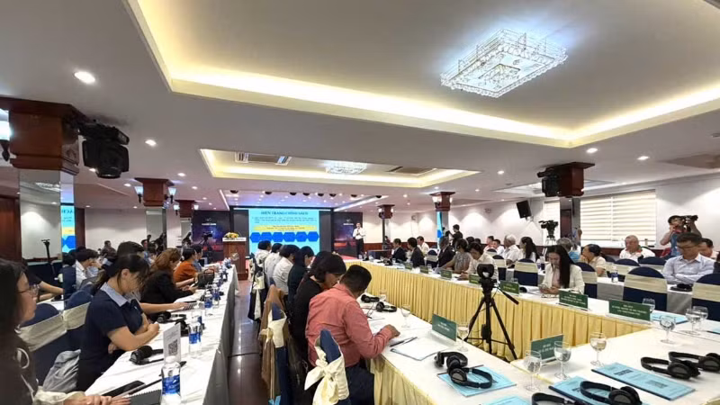 Toàn cảnh diễn đàn.