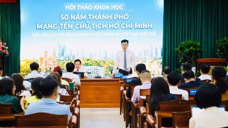 Tiến sĩ Trương Minh Huy Vũ, Viện trưởng Viện Nghiên cứu phát triển Thành phố Hồ Chí Minh phát biểu tại hội thảo.
