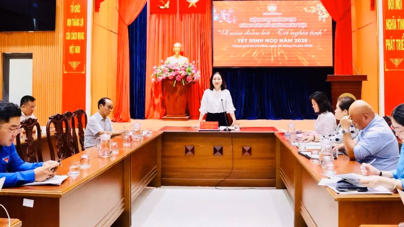 Phó Chủ tịch Thường trực Ủy ban Mặt trận Tổ quốc Việt Nam thành phố Trương Thị Bích Hạnh thông tin về chương trình chăm lo Tết trên địa bàn thành phố và chương trình Ngày hội "Xuân đoàn kết-Tết nghĩa tình".