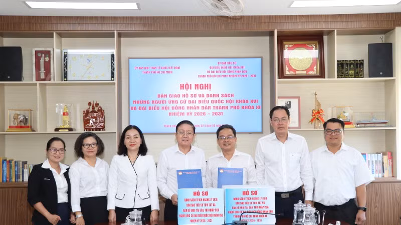 Thành phố Hồ Chí Minh bàn giao hồ sơ ứng cử đại biểu Quốc hội và Hội đồng nhân dân thành phố