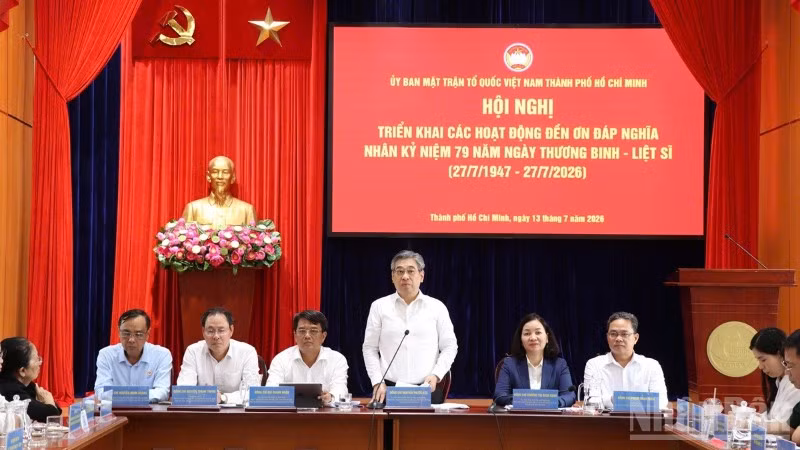 Đồng chí Nguyễn Phước Lộc, Ủy viên Trung ương Đảng, Phó Bí thư Thành ủy, Chủ tịch Ủy ban Mặt trận Tổ quốc Việt Nam Thành phố phát biểu tại hội nghị.
