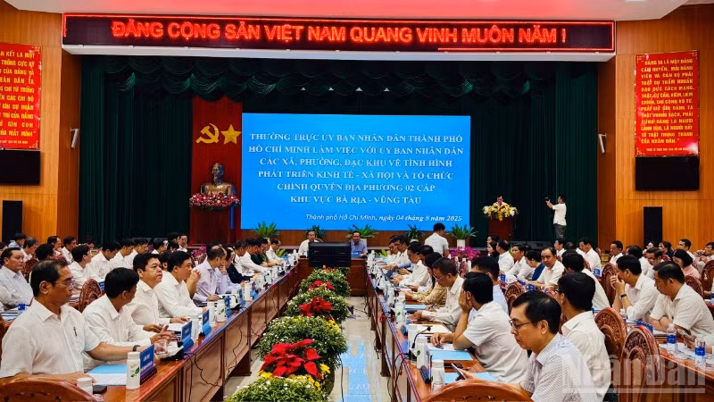 Quang cảnh buổi làm việc (Ảnh: VƯƠNG LÊ)